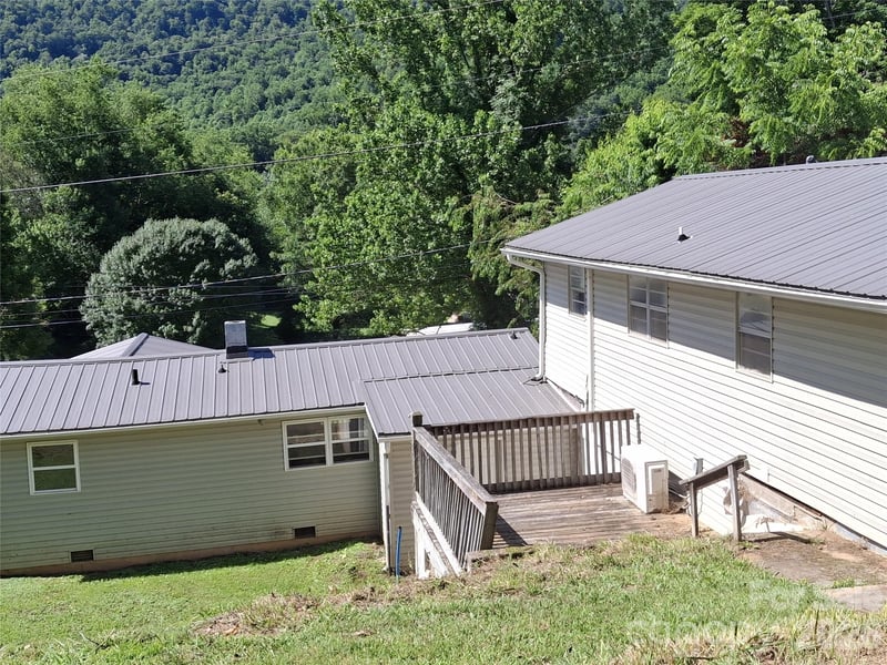 2795 Old Henson Cove Rd, Canton, NC 28716