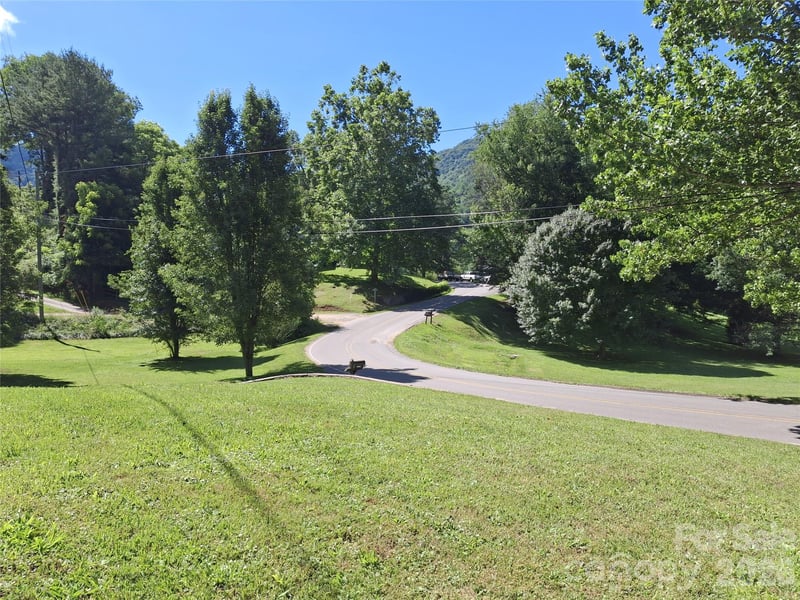 2795 Old Henson Cove Rd, Canton, NC 28716