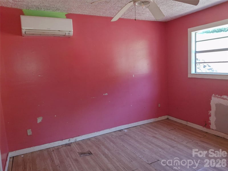 2795 Old Henson Cove Rd, Canton, NC 28716