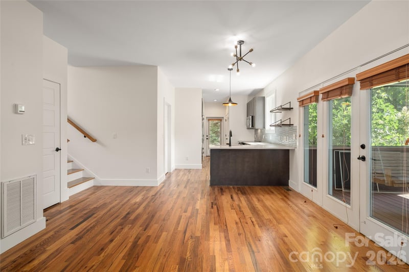 73 Downing St, Asheville, NC 28806