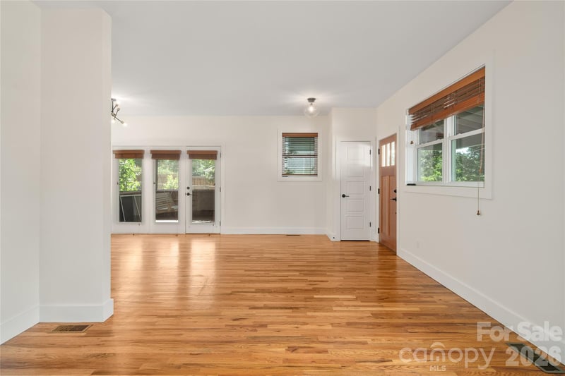 73 Downing St, Asheville, NC 28806