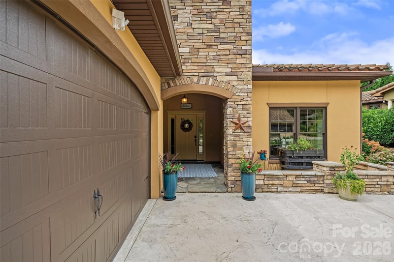 25 Ocaso Dr, Asheville, NC 28806