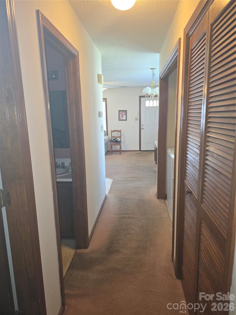 1115 Saint Charles Ct, Newton, NC 28658