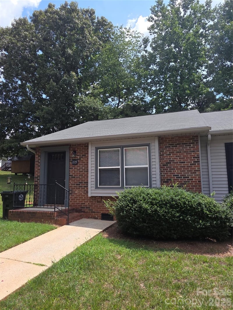 1115 Saint Charles Ct, Newton, NC 28658