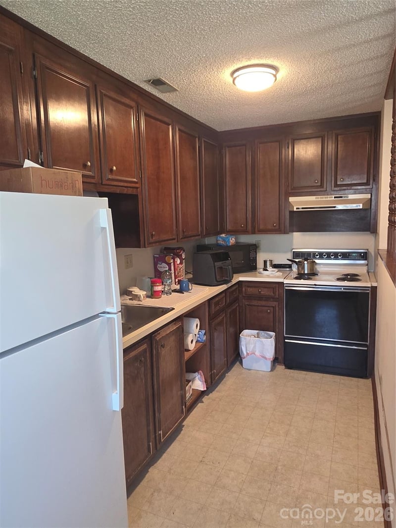 1115 Saint Charles Ct, Newton, NC 28658