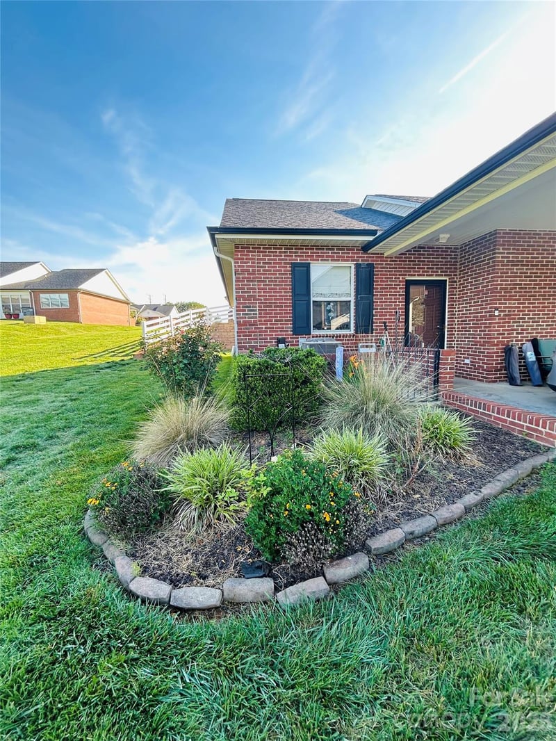 6277 Iris Ct, Denver, NC 28037