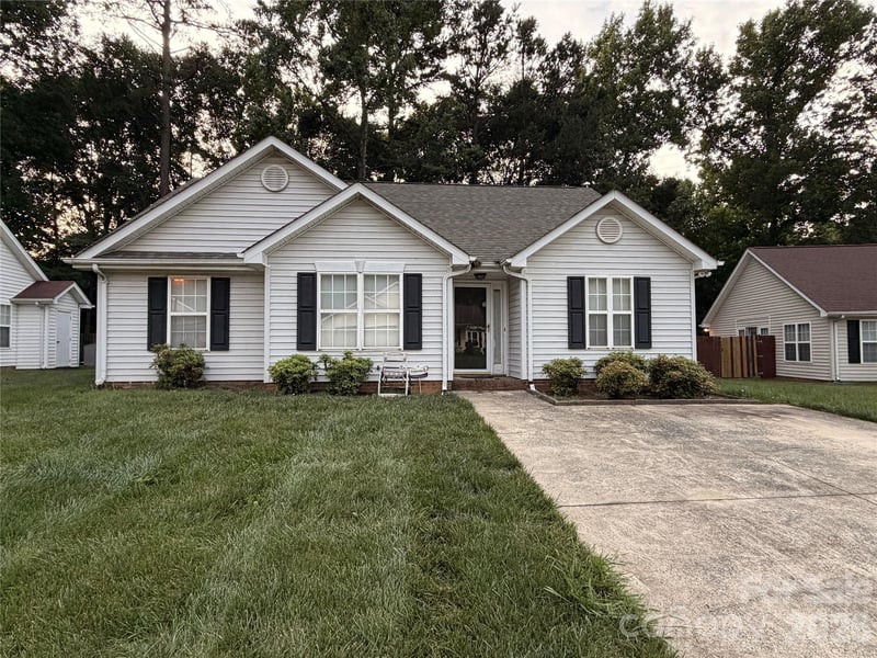 6111 Country Walk Dr, Charlotte, NC 28212