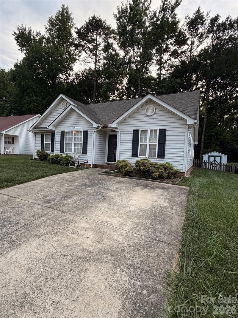 6111 Country Walk Dr, Charlotte, NC 28212