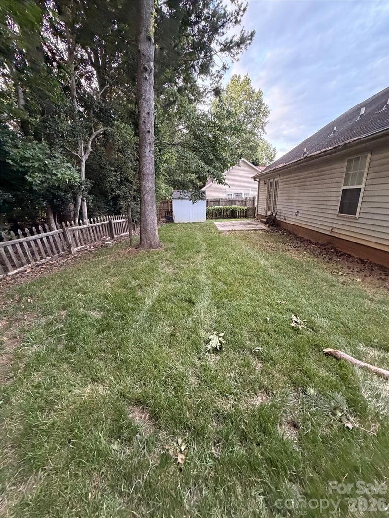 6111 Country Walk Dr, Charlotte, NC 28212
