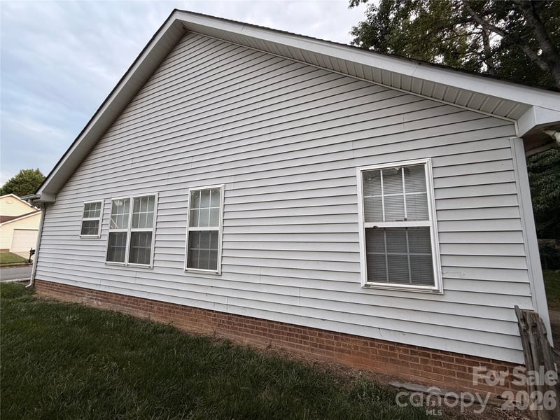 6111 Country Walk Dr, Charlotte, NC 28212