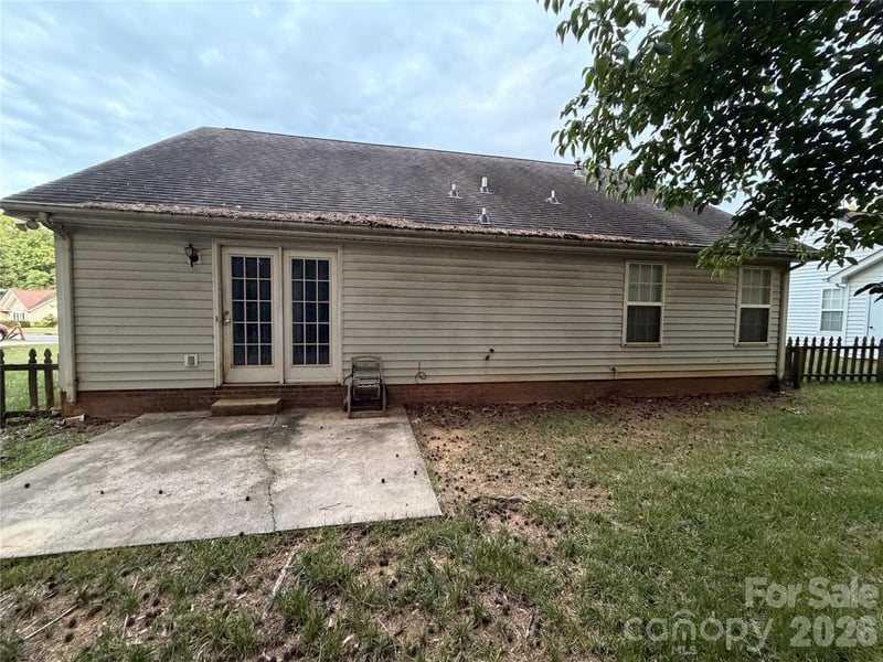 6111 Country Walk Dr, Charlotte, NC 28212