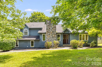 2 Jaks Ridge Dr, Asheville, NC 28805