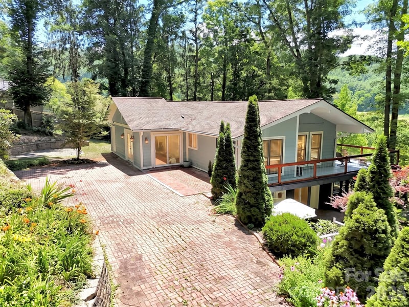 28 Wake St, Waynesville, NC 28716