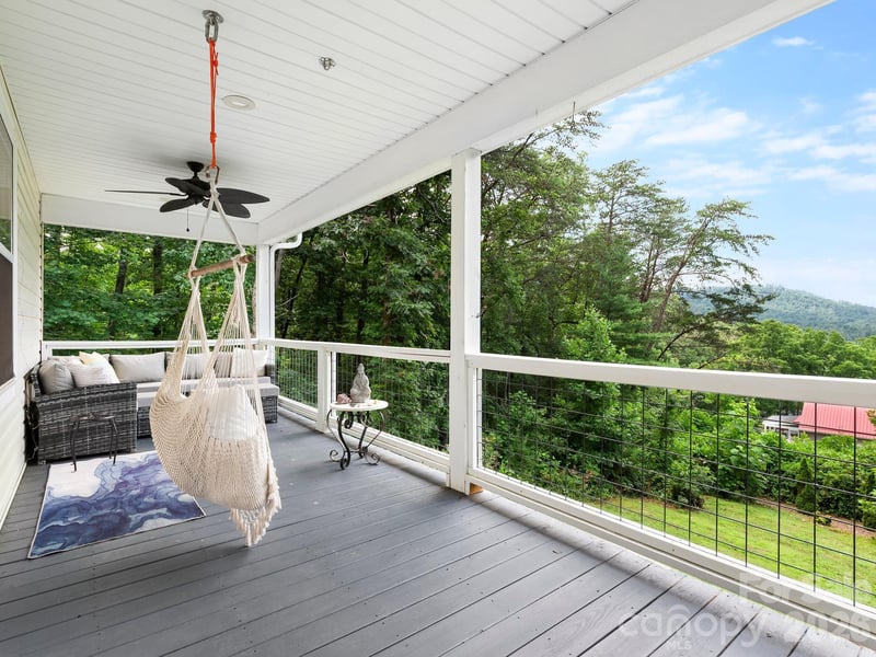 333 Herron Point Ln, Weaverville, NC 28787