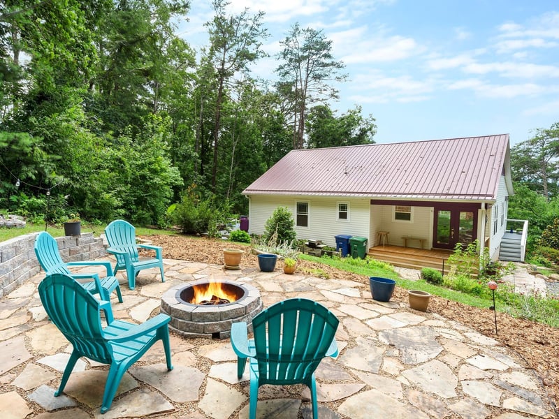 333 Herron Point Ln, Weaverville, NC 28787
