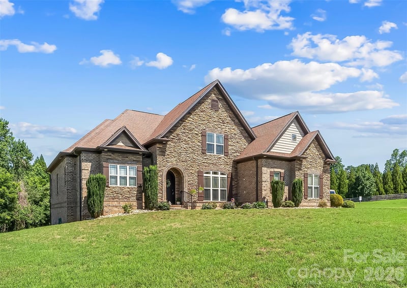 5895 Bakers Point, Hickory, NC 28602