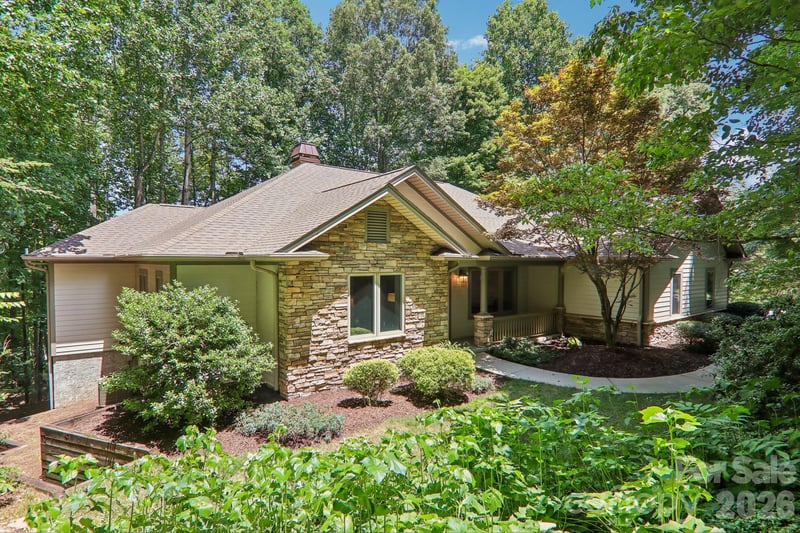 24 Turkey Roost Ct, Flat Rock, NC 28739