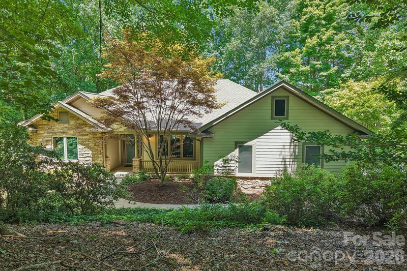 24 Turkey Roost Ct, Flat Rock, NC 28739