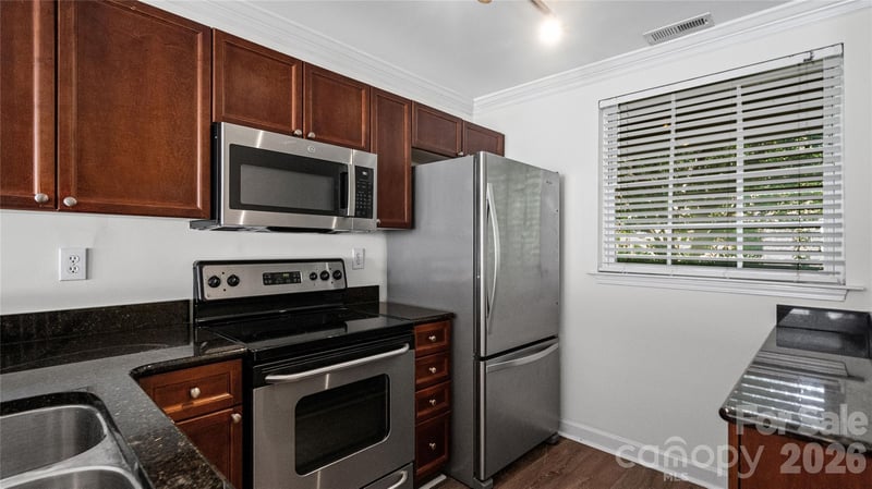 1224 Green Oaks Ln #F, Charlotte, NC 28205