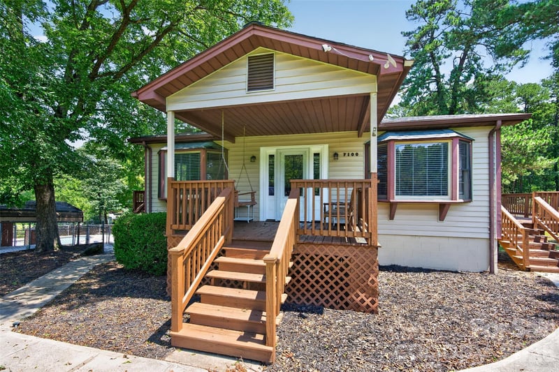 7040 Pear Tree Rd, Charlotte, NC 28216