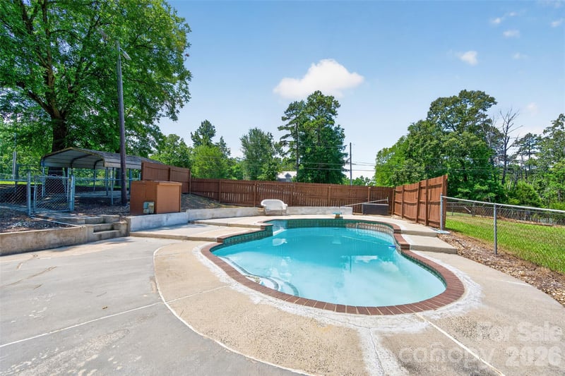 7040 Pear Tree Rd, Charlotte, NC 28216