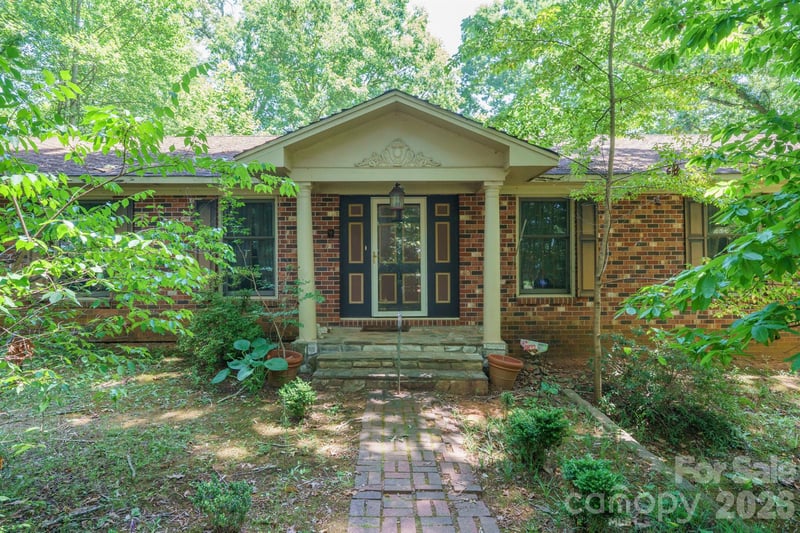 1729 Brentwood Dr, Newton, NC 28658