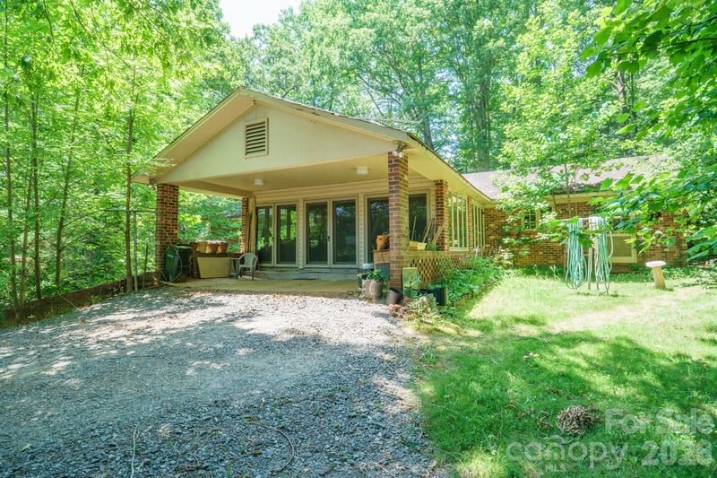 1729 Brentwood Dr, Newton, NC 28658