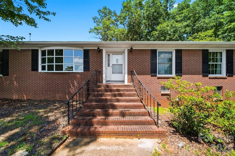 466 Shiloh Church Rd, Hickory, NC 28601