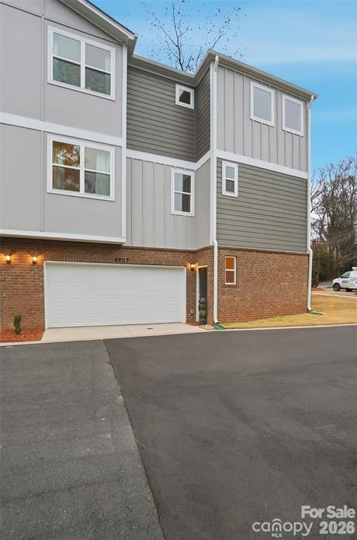 8927 Sharonbrook Dr, Charlotte, NC 28210