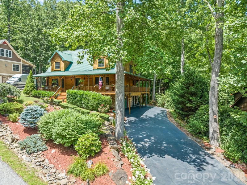 528 Brannon Forest Dr, Waynesville, NC 28785