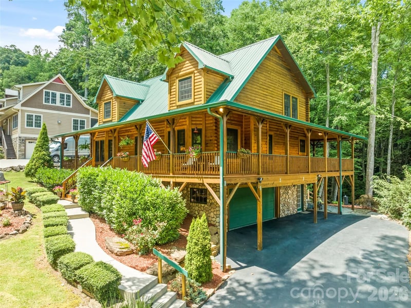 528 Brannon Forest Dr, Waynesville, NC 28785