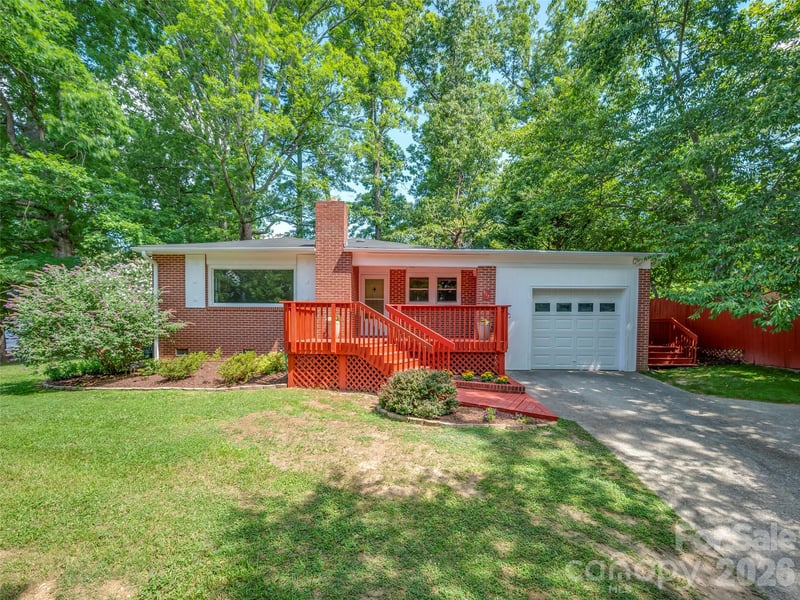 917 Blue Ridge Rd, East Flat Rock, NC 28726