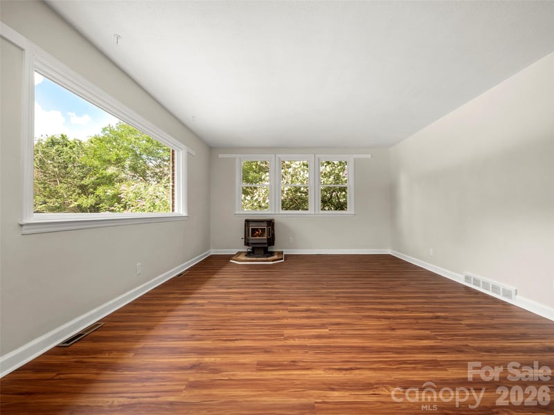 917 Blue Ridge Rd, East Flat Rock, NC 28726