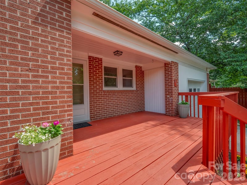 917 Blue Ridge Rd, East Flat Rock, NC 28726