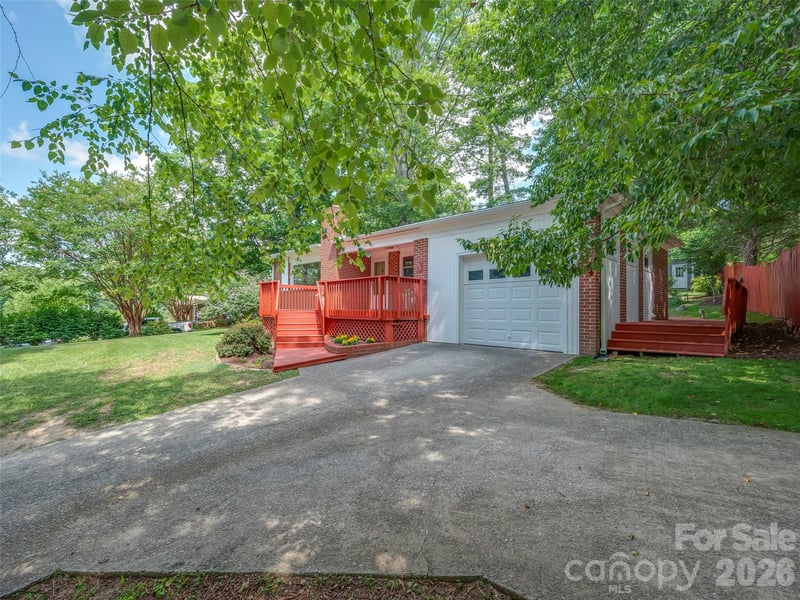 917 Blue Ridge Rd, East Flat Rock, NC 28726