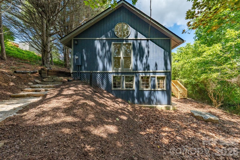366 Cabin Hollow Dr, Marshall, NC 28753