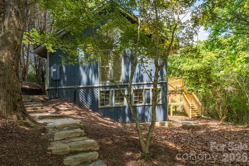 366 Cabin Hollow Dr, Marshall, NC 28753