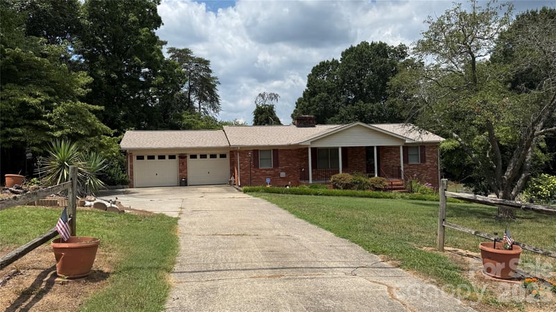 3858 Dover St, Claremont, NC 28610