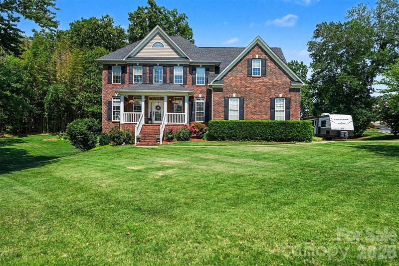 4858 Elmhurst Dr, Hickory, NC 28601