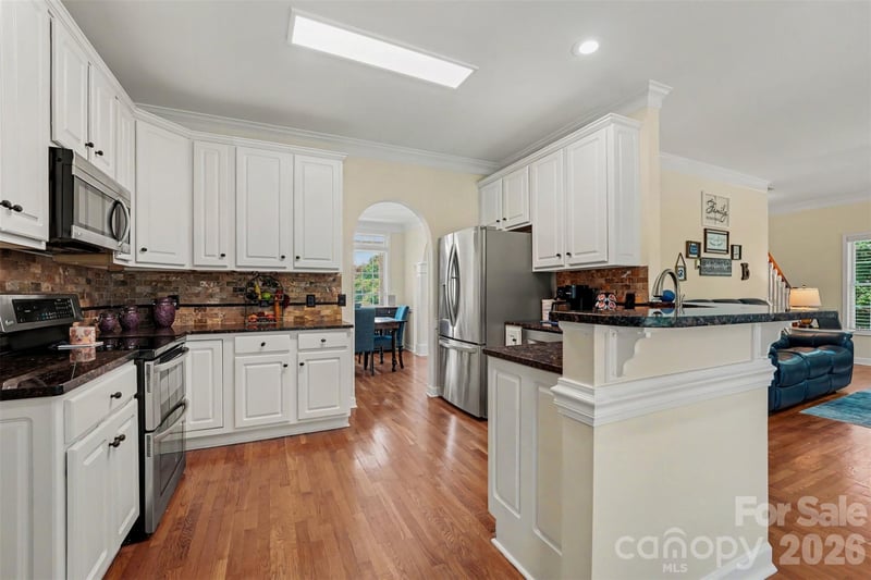 4858 Elmhurst Dr NE, Hickory, NC 28601