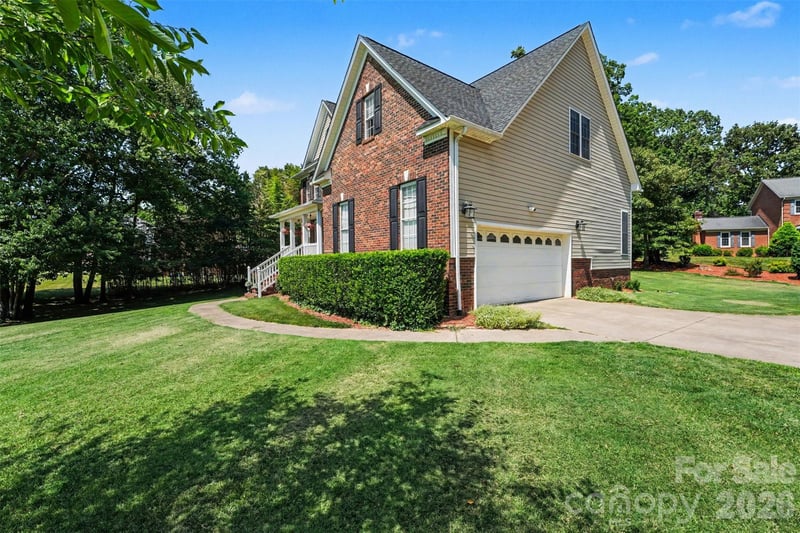 4858 Elmhurst Dr, Hickory, NC 28601