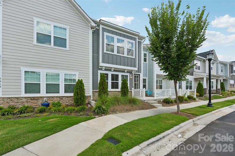 5858 Strathmore Ct, Charlotte, NC 28215