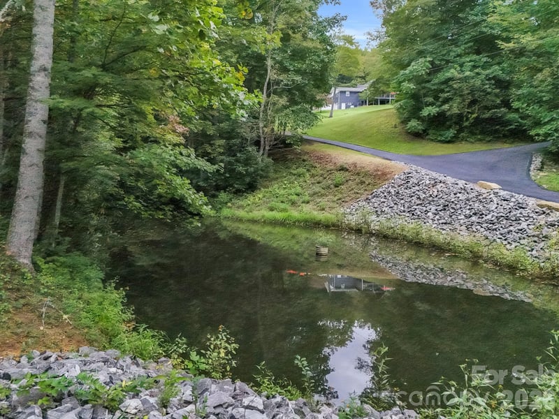 97 Whippoorwill Ln, Fairview, NC 28730