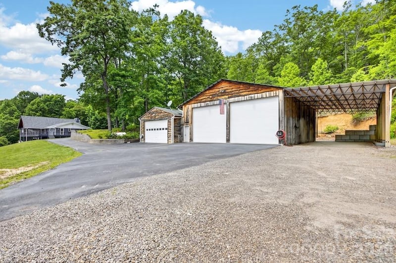 97 Whippoorwill Ln, Fairview, NC 28730