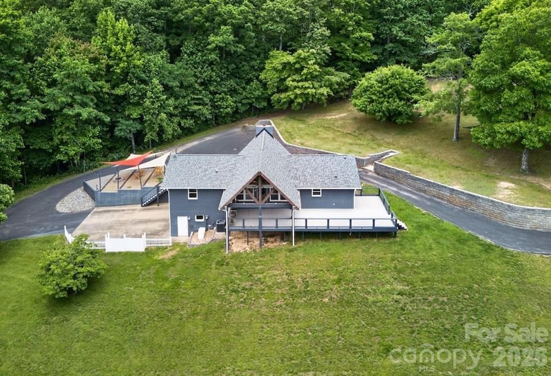 97 Whippoorwill Ln, Fairview, NC 28730