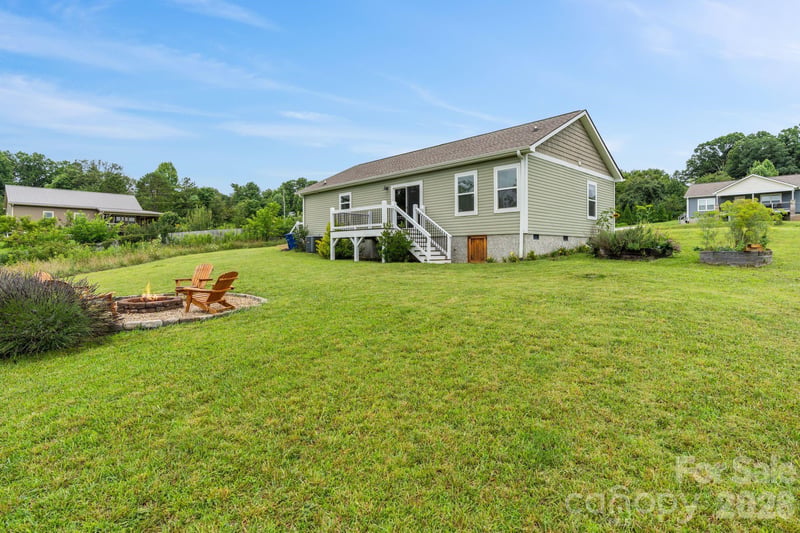 111 Bluebird Meadows Ct, Alexander, NC 28701