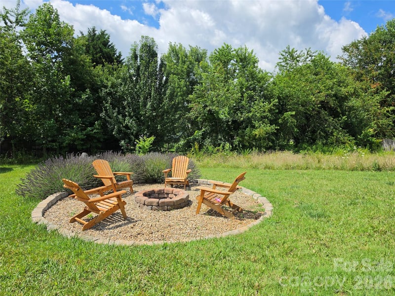 111 Bluebird Meadows Ct, Alexander, NC 28701
