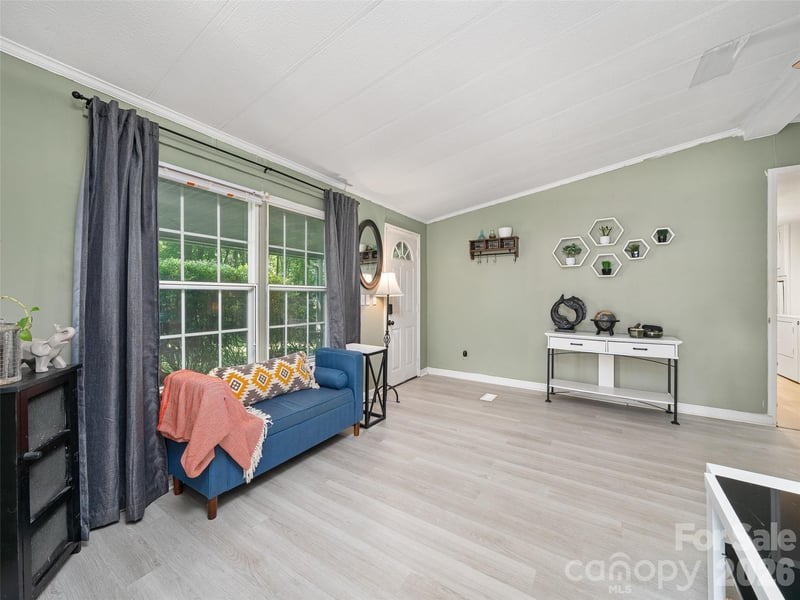 2 Lost Forest Dr, Candler, NC 28715