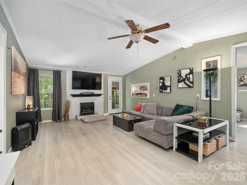 2 Lost Forest Dr, Candler, NC 28715