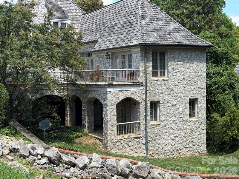 2214 La Maison Dr, Charlotte, NC 28226